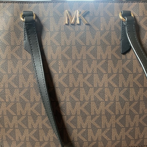 Michael Kors Sylvia Tote Collection - Picture 8 of 12